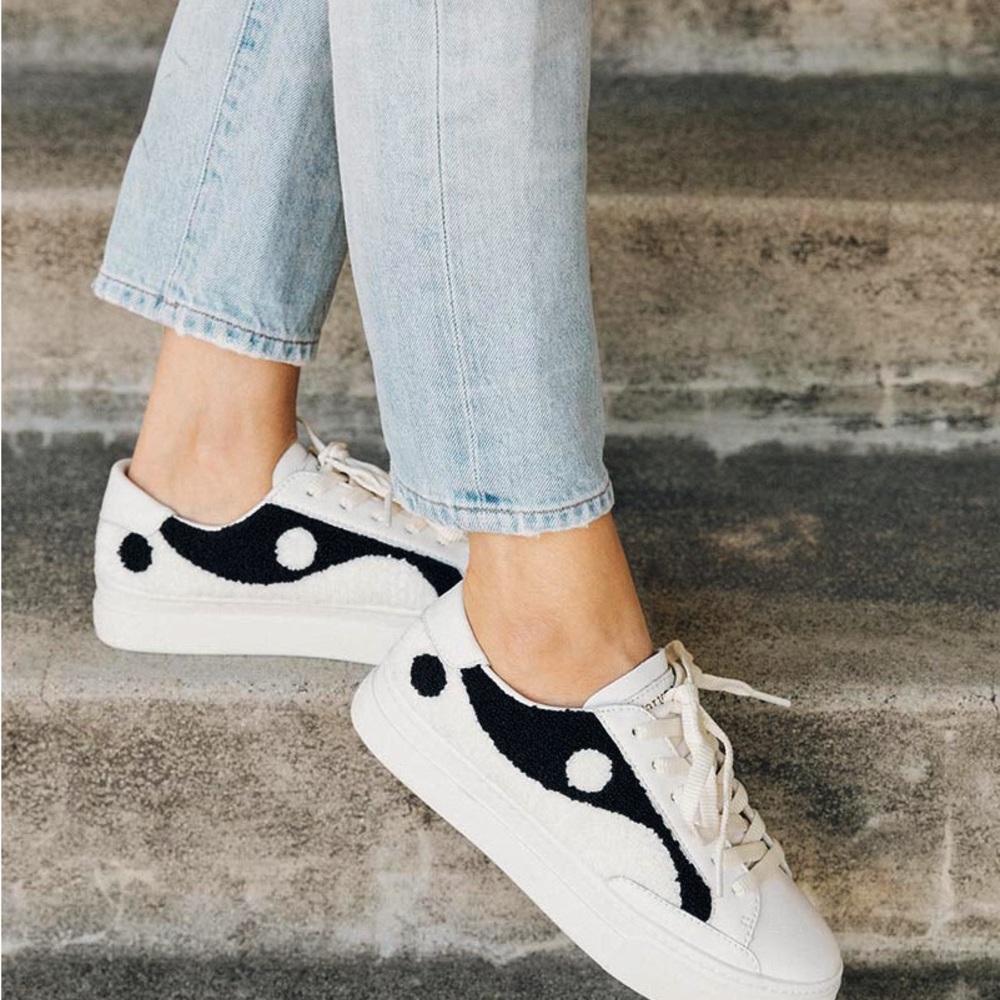 Soludos Yin/Yang sneakers, Sz 8, New in Box